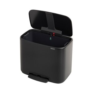 Mat crna željezna kanta za smeće s pedalom 36 l Bo – Brabantia