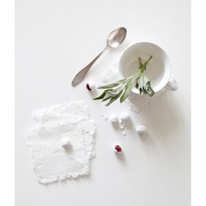 Set od 4 bijela platnena podmetača Linen Tales Classic, 10 x 10 cm