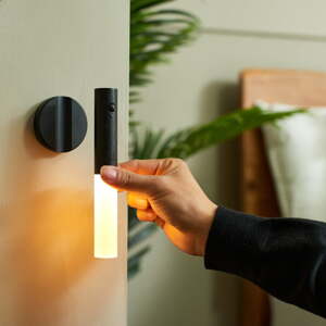Crna LED zidna lampa s USB Baton – Gingko