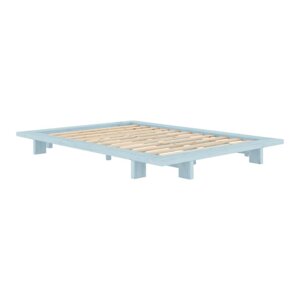 Svijetlo plavi bračni krevet od masivnog bora s podnicom 140x200 cm Japan – Karup Design