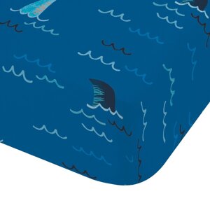 Plava dječja plahta s gumom za dječji krevetić 70x140 cm Jawsome Shark – Catherine Lansfield