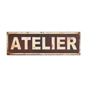 Metalni ukrasni znak 35x11 cm Atelier – Antic Line