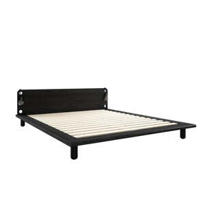 Bračni krevet od crnog bora s podnicom 160x200 cm Peek – Karup Design