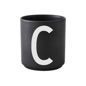 Crna porculanska šalica Design Letters Alphabet C, 250 ml
